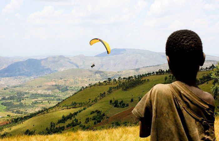 Pratique du parapente au Burundi