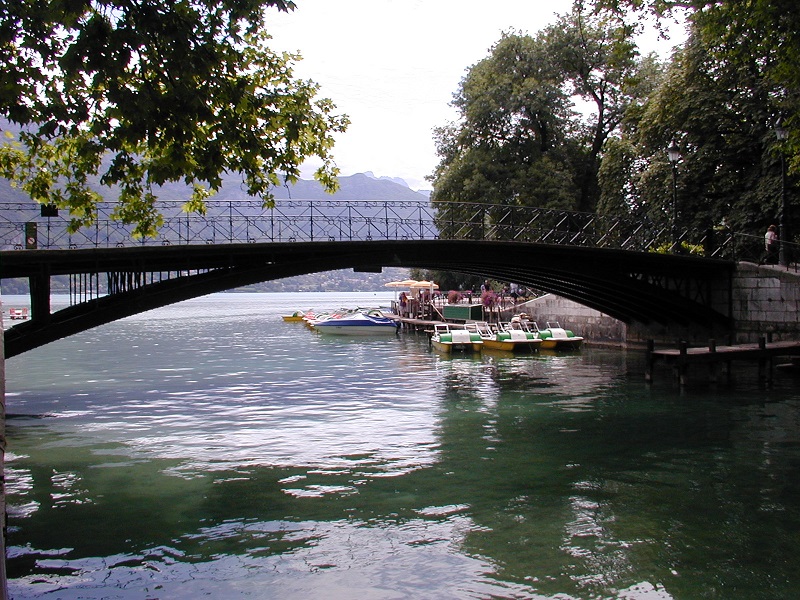 Vue sur le pont des amours si vous venez visiter Annecy en 3 jours © Toploc