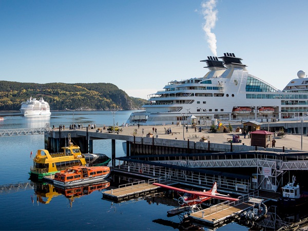 Bateaux de luxe dans le Fjord du Saguenay