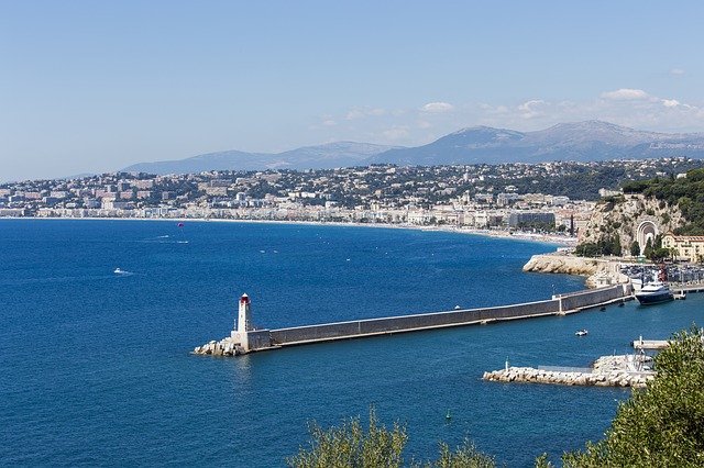 Louer un studio à Nice sur le littoral de la baie des Anges
