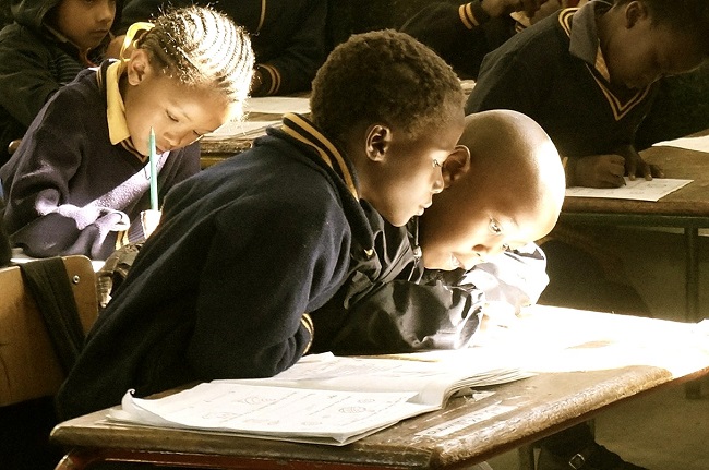 Enfants africains à l'école