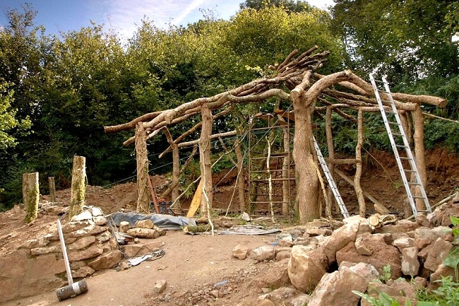 Maison de hobbit en pleine construction ©simondale.net