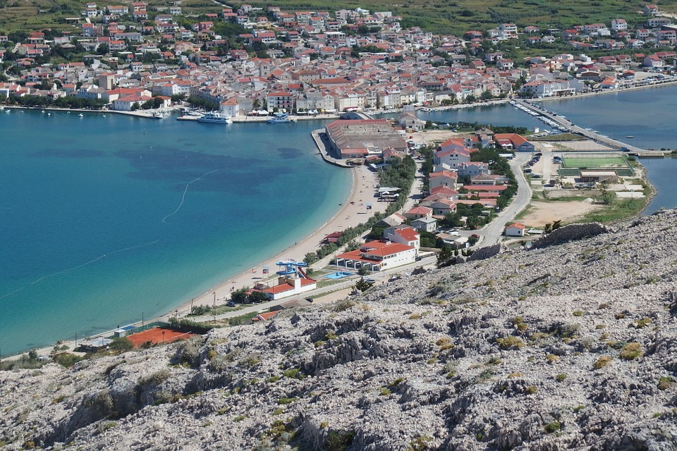 Vue panoramique sur l'île de Pag, l'eldorado des îles Croatie