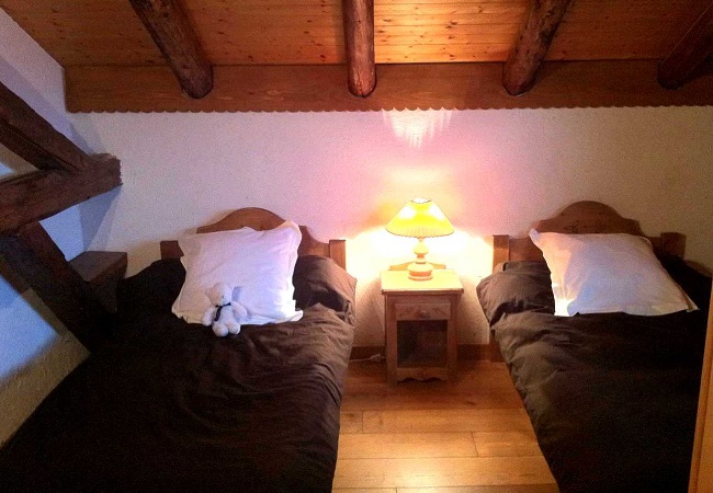 Chalet en Haute-Savoie avec deux lits séparés