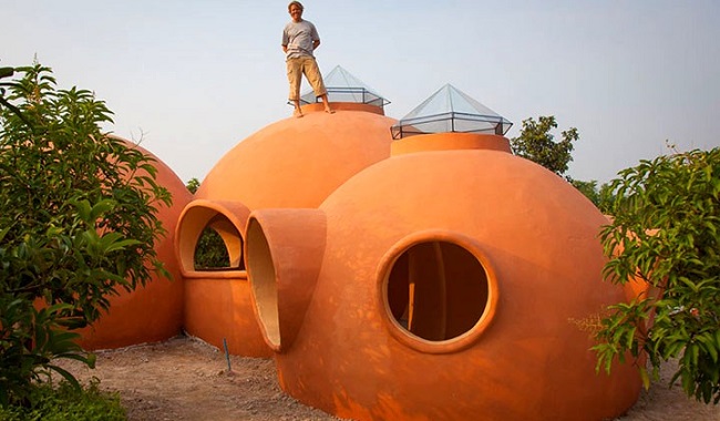 Maison en forme de dôme écologique © steveareen