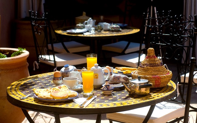 Petit déjeuner copieux à Marrakech
