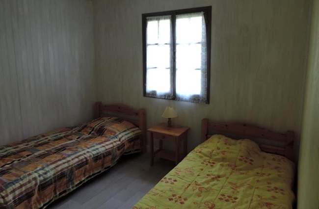 Chambre avec deux lits en Dordogne