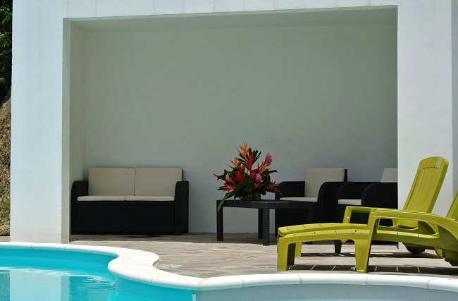 Salon d'extérieur et piscine privée