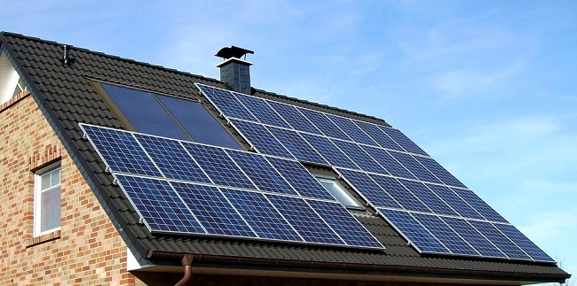 Maison avec panneaux solaires