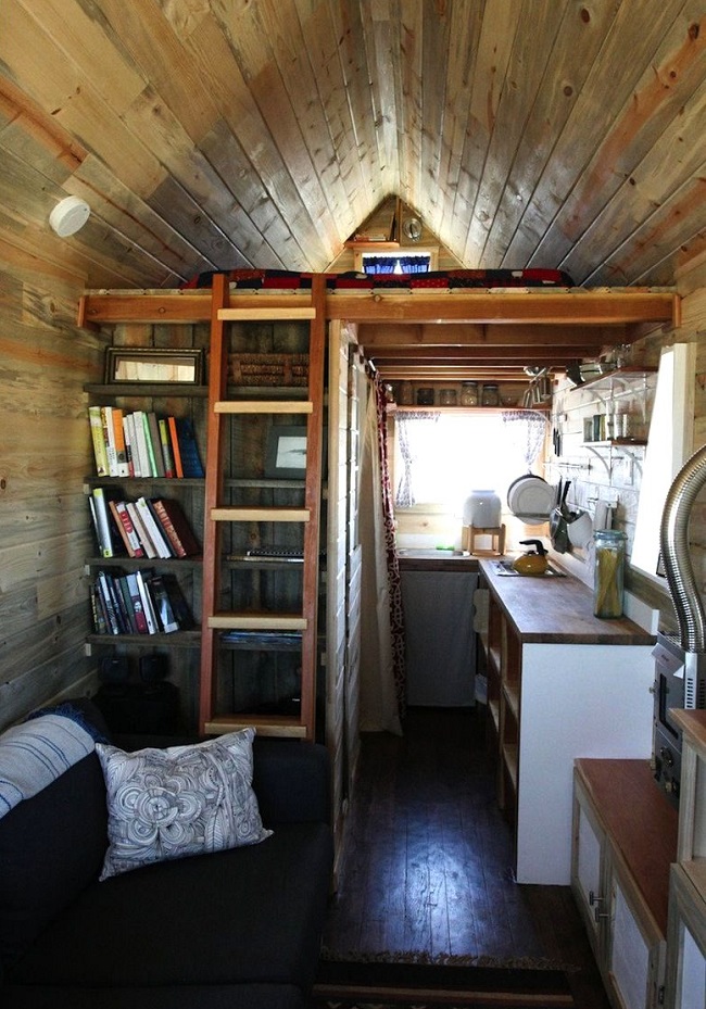 Intérieur de la mini-maison sur roues© Tiny A story about living small