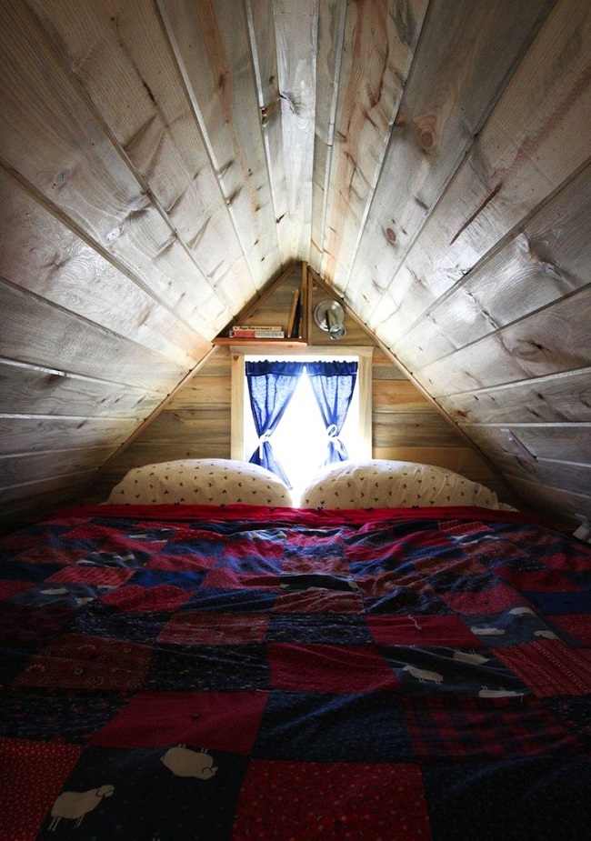 Mini-chambre cosy© Tiny A story about living small