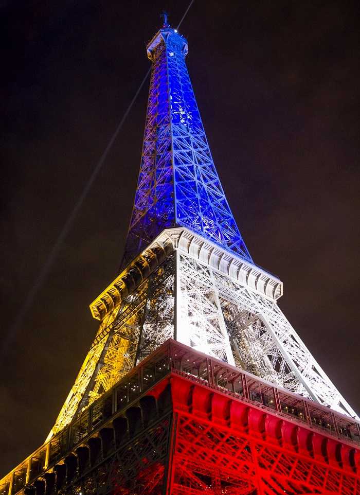 La tour Eiffel aux couleurs de la France