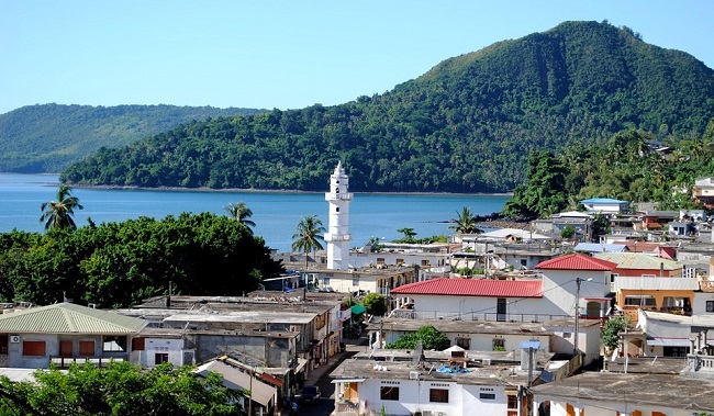 Vue de la commune française de Sada à Mayotte