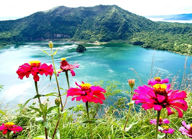 Lac Taal sur l'île de Luçon aux Philippines