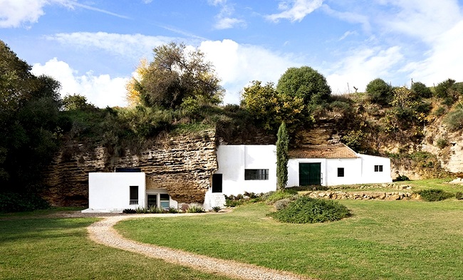 Une maison troglodyte dans les montagnes espagnoles ©David Vico