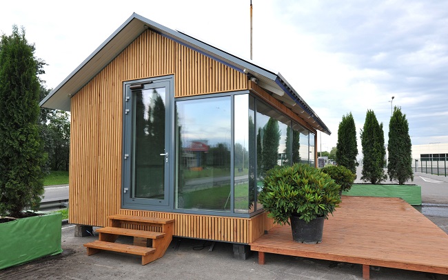ModulOne une mini-maison avec de larges baies vitrées ©passivdom.com
