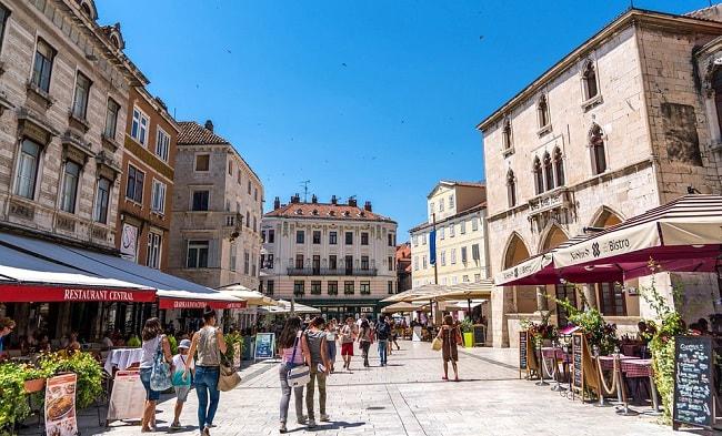 Ballade dans le centre ville de Split en Croatie