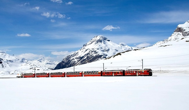 Découverte de la Suisse en hiver à bord d’un train