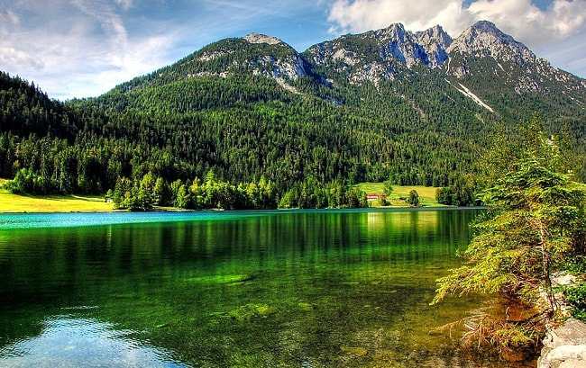 Lac d'Hintersteiner dans le Tyrol, une des meilleures destinations familiales pour des vacances réussies