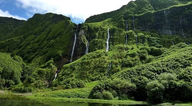 Magnifique chutes d'eau à découvrir pendant votre voyage aux Açores