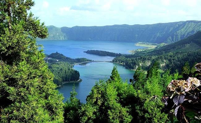 Magnifique lac à découvrir pendant votre voyage aux Açores