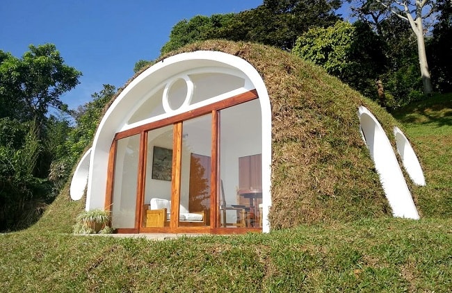 Une maison qui s'intègre parfaitement dans le paysage ©biotekt.com