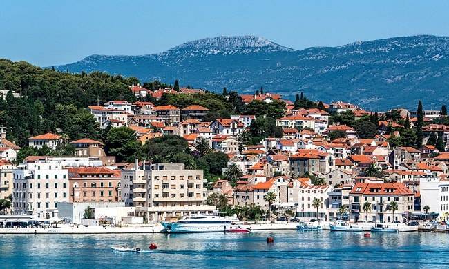 Vue depuis la mer de Split en Croatie