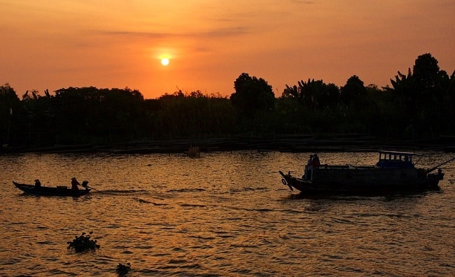 Balade au coucher du soleil sur le delta du Mékong au Vietnam