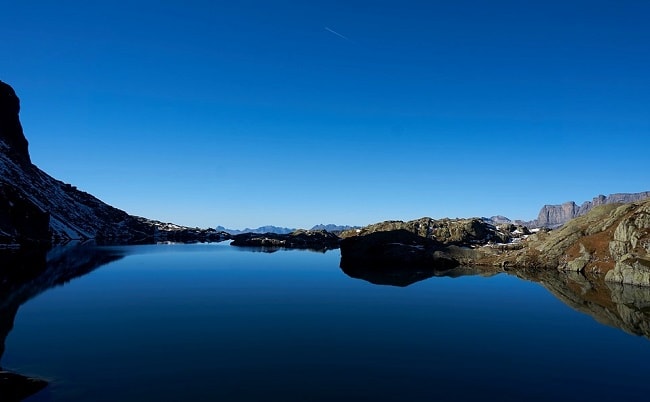 Découverte du Lac Cornu situé dans les Alpes, en Haute-Savoie, sur la commune de Chamonix