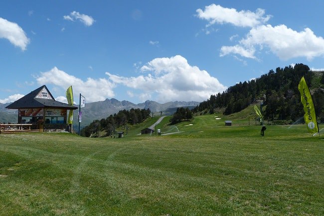 Terrain de golf à Soldeu en Andorre ©Location-Francophone