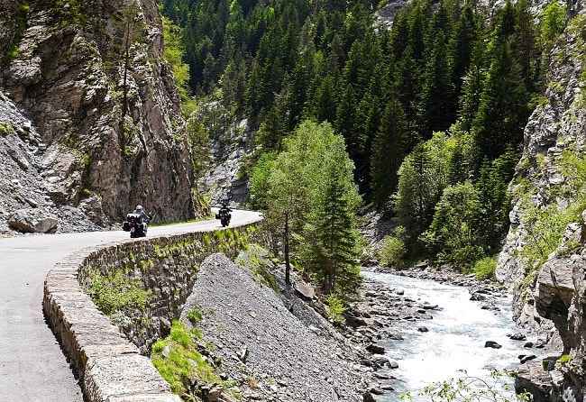 Virée en moto sur la Route des Grandes Alpes