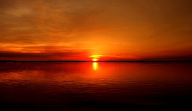 Coucher de soleil sur le fleuve Amazone à admirer lors de votre location de vacances à Belém
