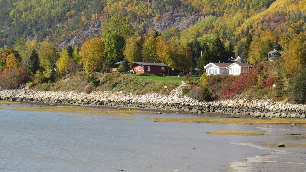 Chalet le 140 sur le fleuve Charlevoix Québec © DR