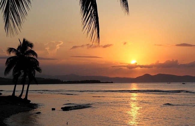 plus belles communes haïtiennes : Lever de soleil sur une des plages d'Haïti