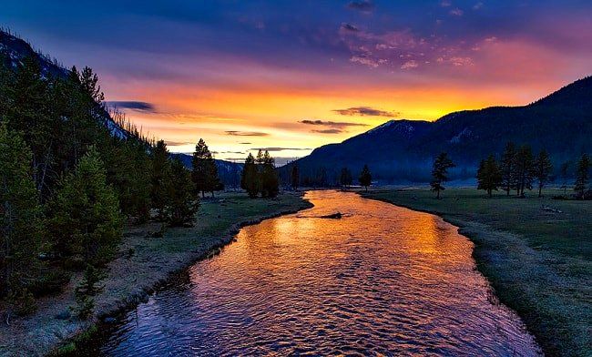 Le Parc National de Yellowstone au coucher du soleil