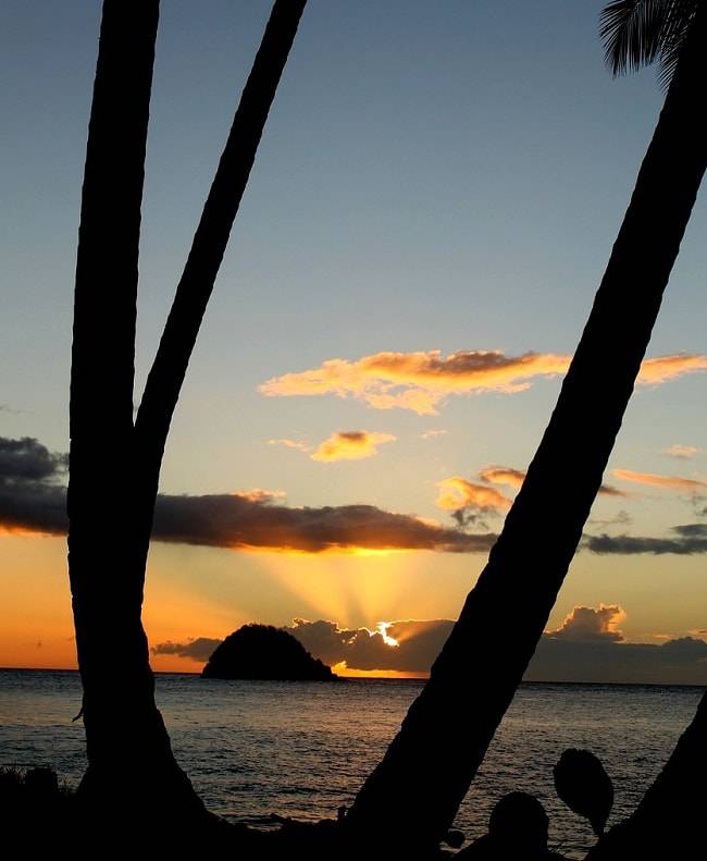 Magnifique coucher de soleil sur une plage de la Martinique