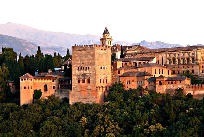 Découverte de l'Alhambra de Grenade pendant vos vacances en famille en Andalousie