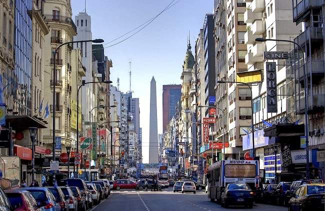 L'Avenue Corrientes à Buenos Aires, capitale de l'Argentine