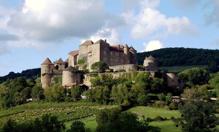 La Forteresse de Berzé le Châtel un des châteaux en Bourgogne du Sud à découvrir absolument