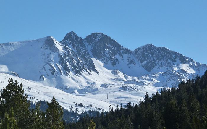 Les montagnes de la principauté d'Andorre ©Location-Francophone