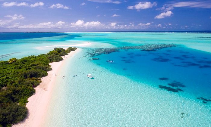Une plage des Maldives idéale pour faire de la plongée en automne