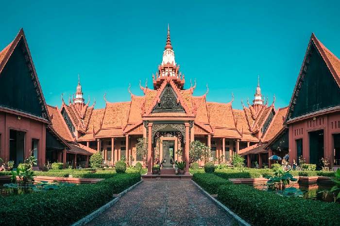 Découverte du Musée national du Cambodge situé au nord du palais royal de Phnom Penh