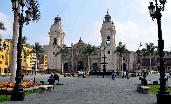Place des armes à Lima au Pérou