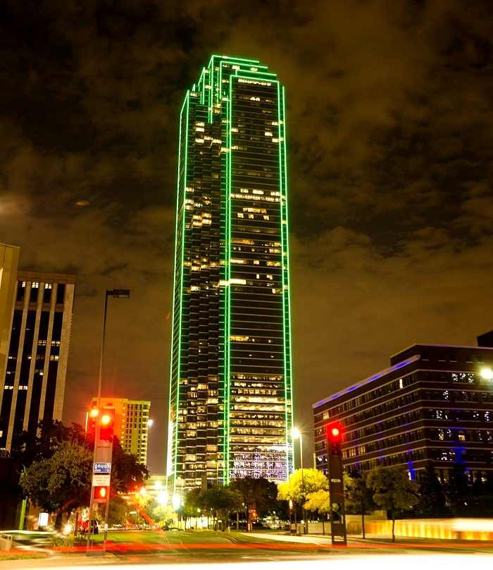 La Bank of America Plaza, un gratte-ciel situé dans le quartier des affaires de Dallas au Texas
