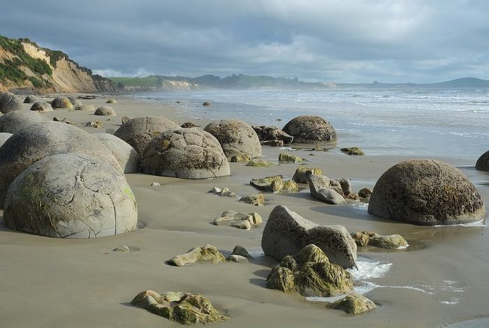 La plage de Koekohe et ses des rochers sphériques