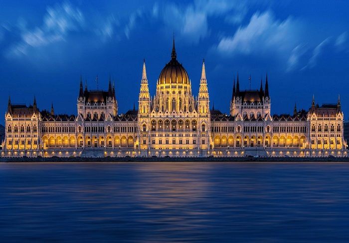 Optez pour un appartement à louer à Budapest et profitez en pour découvrir le parlement hongrois
