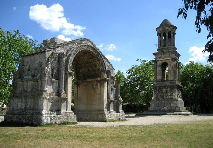 Site archéologique de Glanum, une cité antique aux portes de Saint-Rémy-de-Provence
