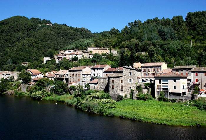Balade au bord de l'eau en Ardèche