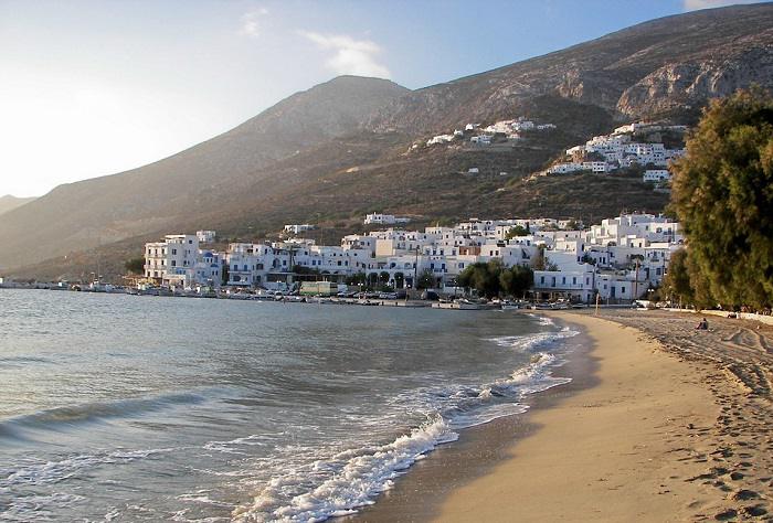 Balade sur une des plages de l'île d'Amorgos dans les Cyclades
