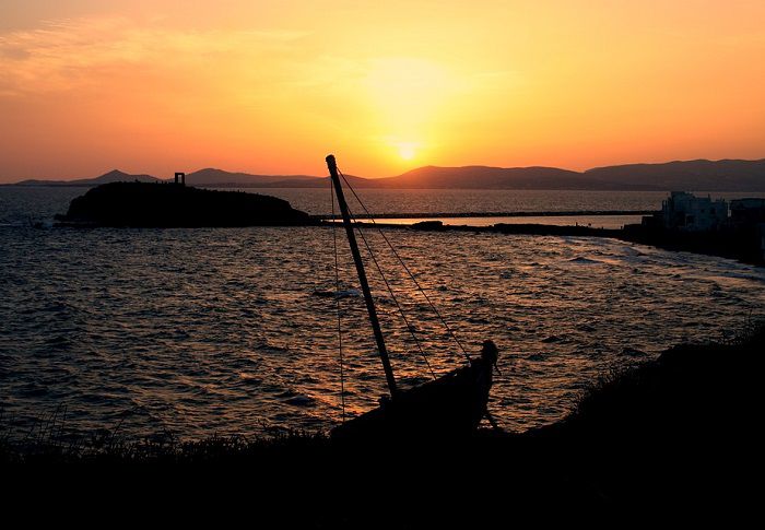 Coucher de soleil sur l'île de Naxos en Grèce
